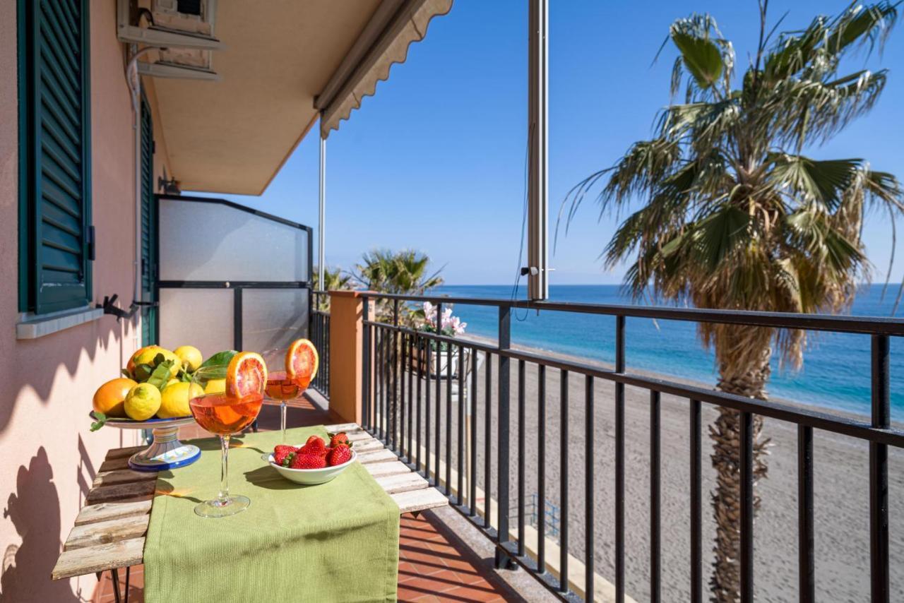 Ferienwohnung Loft Balcone Sul Mare Letojanni Exterior foto