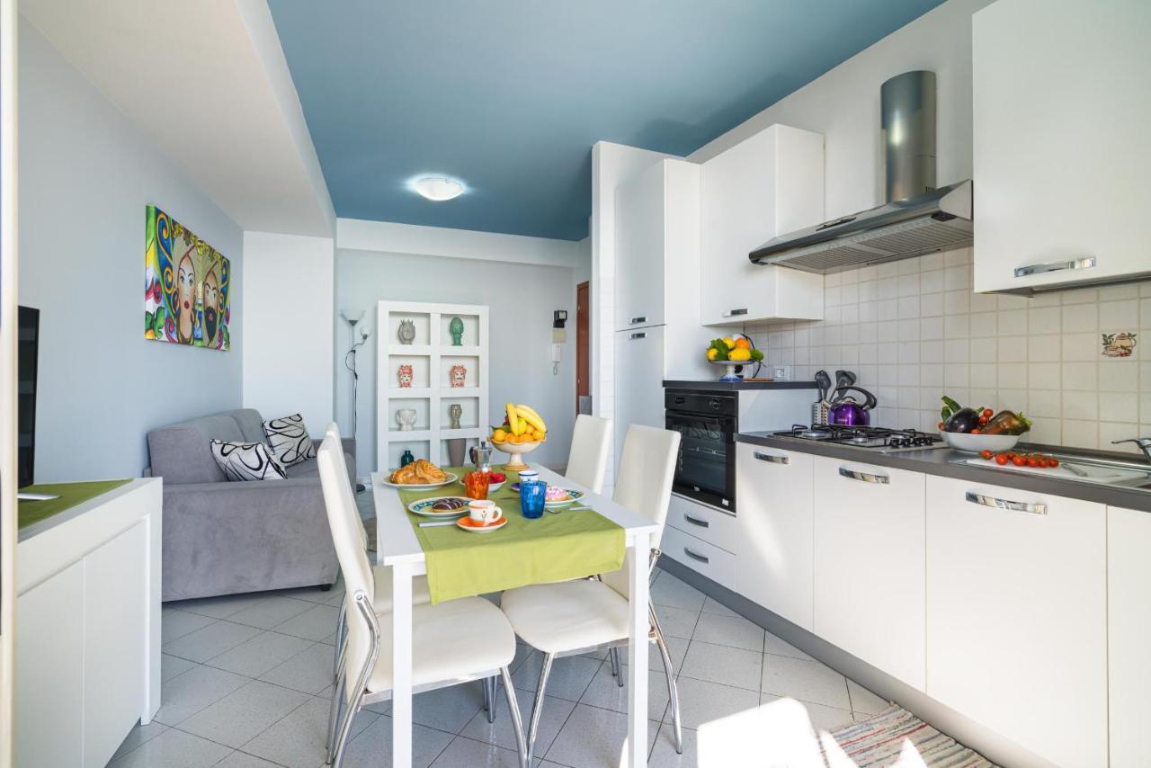 Ferienwohnung Loft Balcone Sul Mare Letojanni Exterior foto